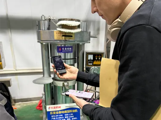 Australian Client Tours Lewin Nanyang Factory, Signs On-Site Contract for Two Complete Hydraulic Oil Press Systems Australian Client Tours Lewin Nanyang Factory, Signs On-Site Contract for Two Complete Hydraulic Oil Press Systems