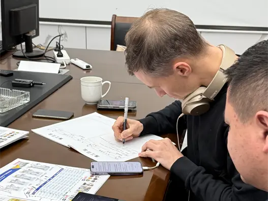 Australian Client Tours Lewin Nanyang Factory, Signs On-Site Contract for Two Complete Hydraulic Oil Press Systems Australian Client Tours Lewin Nanyang Factory, Signs On-Site Contract for Two Complete Hydraulic Oil Press Systems