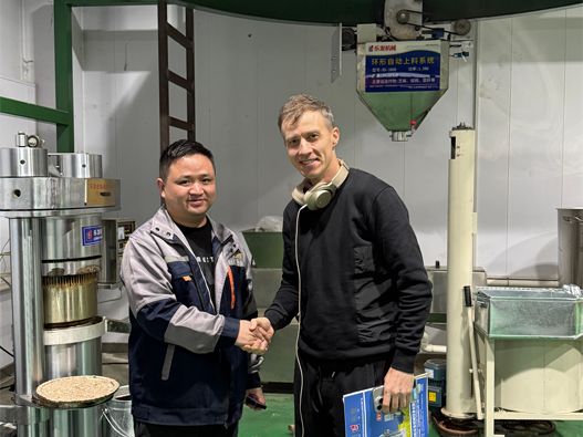 Australian Client Tours Lewin  Nanyang Factory, Signs On-Site Contract for Two Complete Hydraulic Oil Press Systems